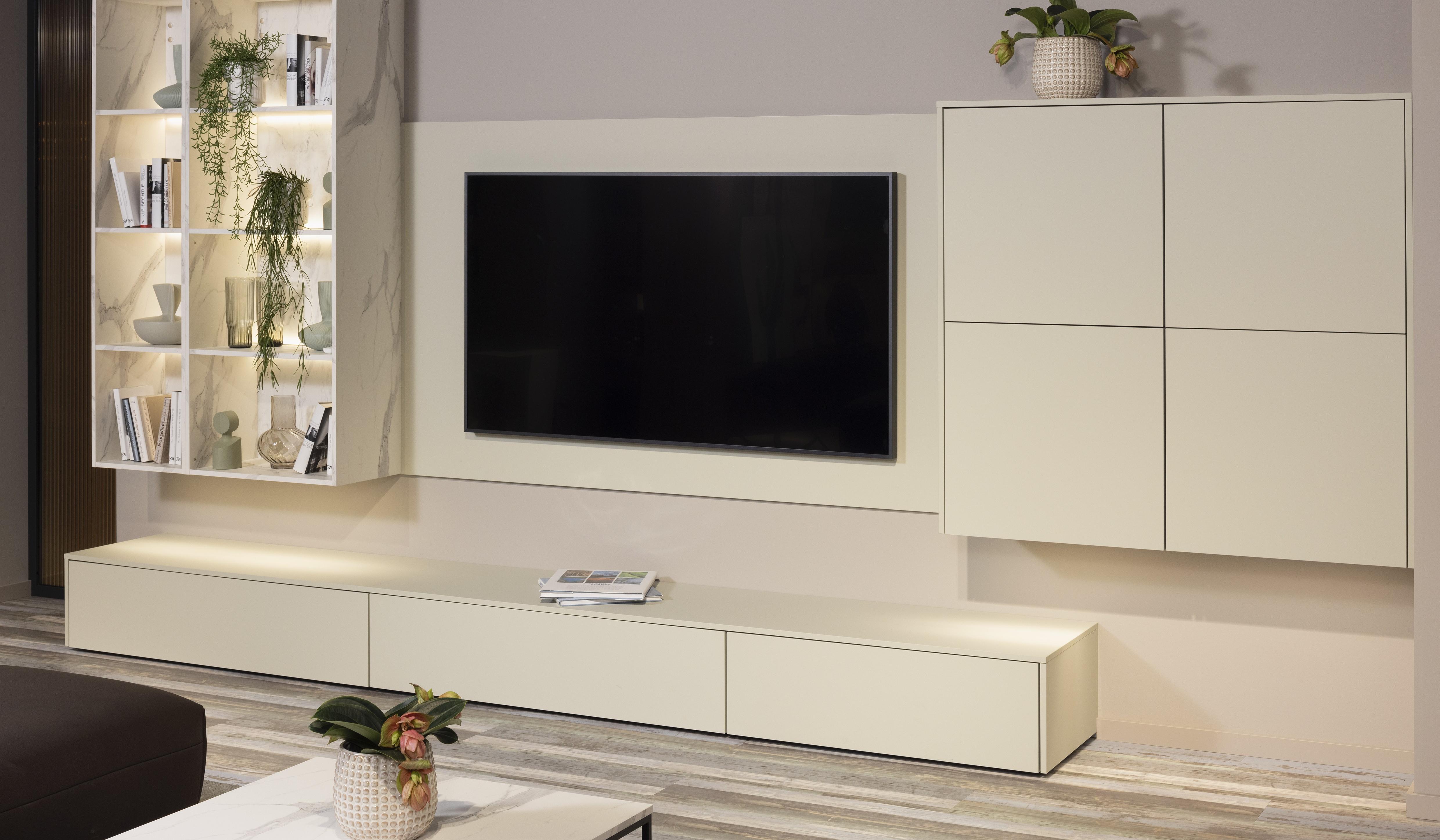Korpus: 194 Schiefergrau Front:  496 Lack, Jade Premium matt Griff: Grifflos pto APL: 235 Marmor Venato Bianco NB  Features: Wohnzimmerlösung mit Lowboard Wandhängend, Couchtisch Nobilia, 